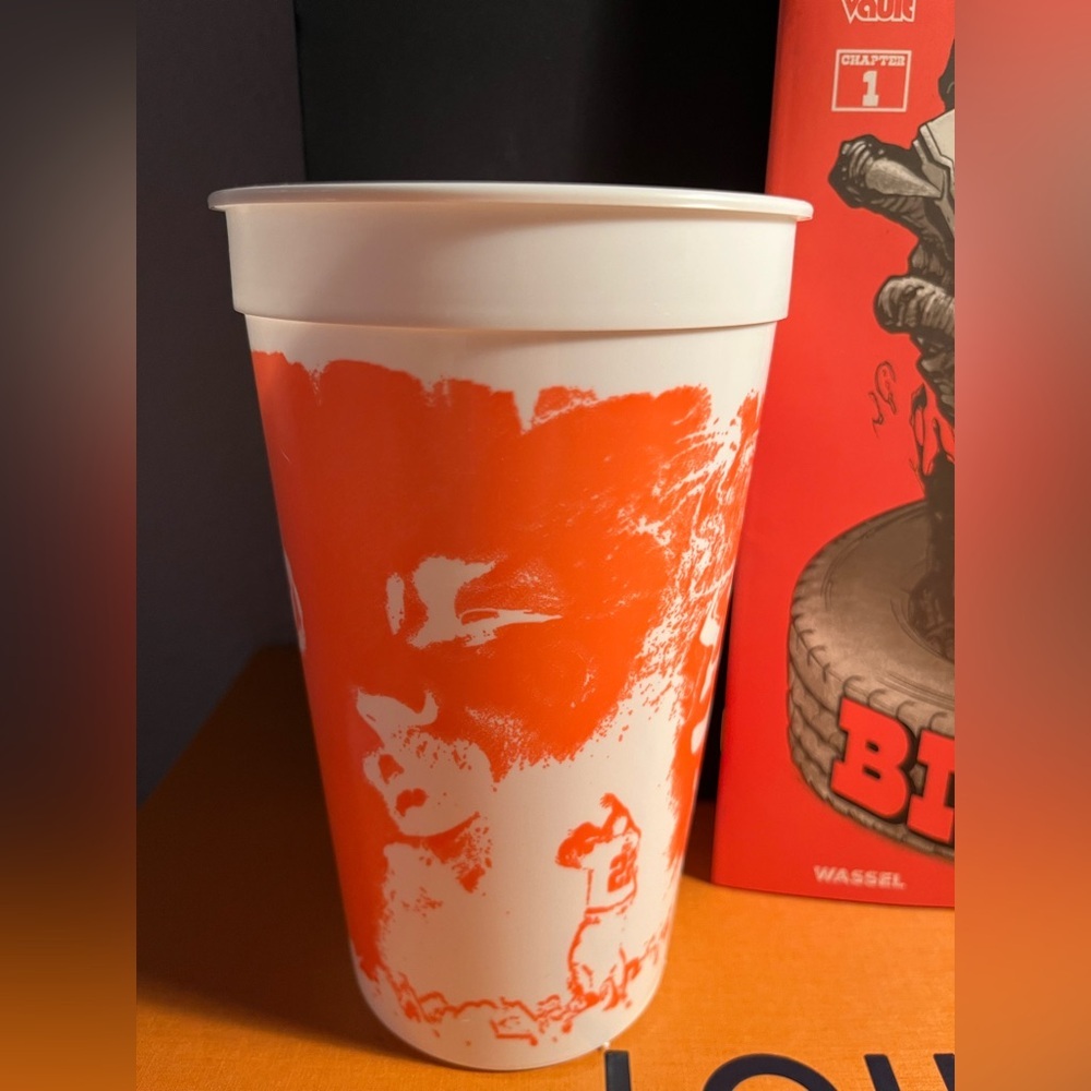Post Malone Lot - includes a tour book & 2 Canes collaboration cups ! - Picture 4 of 11